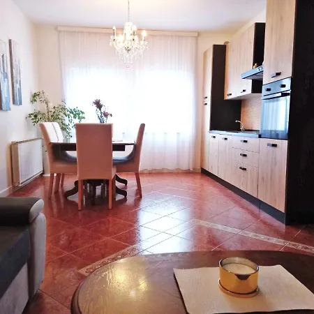 Apartman Spacious Apartment Angelina - Partly Renovated 2022