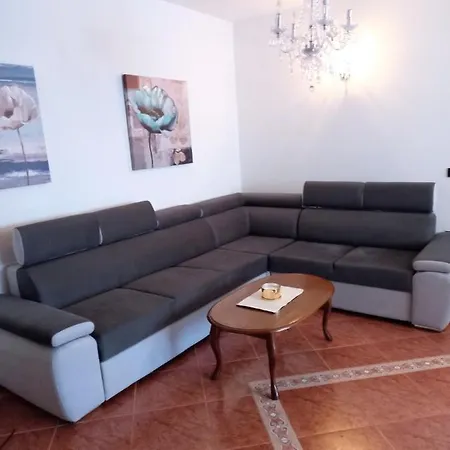 Apartman Spacious Apartment Angelina - Partly Renovated 2022 *